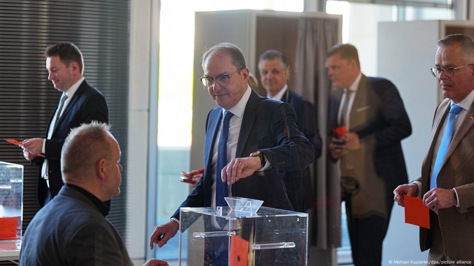 Glasa se listićima, zato se i ne zna kako je ko glasao