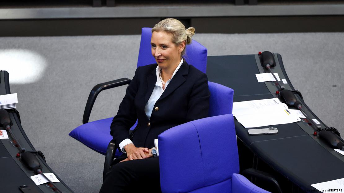 Χαμογελαστή η Βάιντελ στην Μπούντεσταγκ