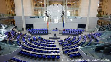 Deutschland Berlin 2025 | Bundestag Kanzlerwahl | Leerer Plenarsaal nach gescheiterter Kanzlerwahl