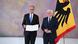 Kansela mpya wa Ujerumani Friedrich Merz (kushoto) baada ya kula kiapo mbele ya Rais Frank-Walter Steinmeier. Kansela mpya wa Ujerumani Friedrich Merz (kushoto) baada ya kula kiapo mbele ya Rais Frank-Walter Steinmeier.
