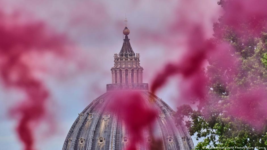 Comisión del Vaticano vota contra permitir mujeres como diaconisas católicas