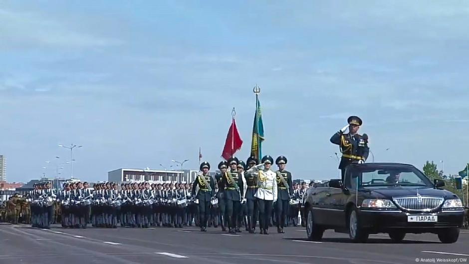 Kasachstans-Milit-rparade-ein-Signal-an-Russland-