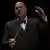 Leon Botstein mit Dirigentenstab in der Hand