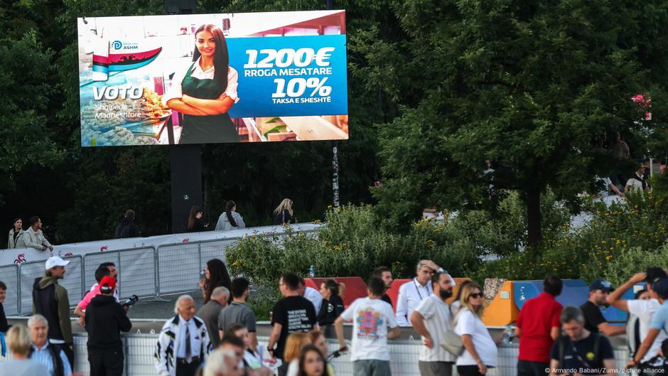 Opoziciona Demokratska partija obećava prosečnu platu od 1200 evra