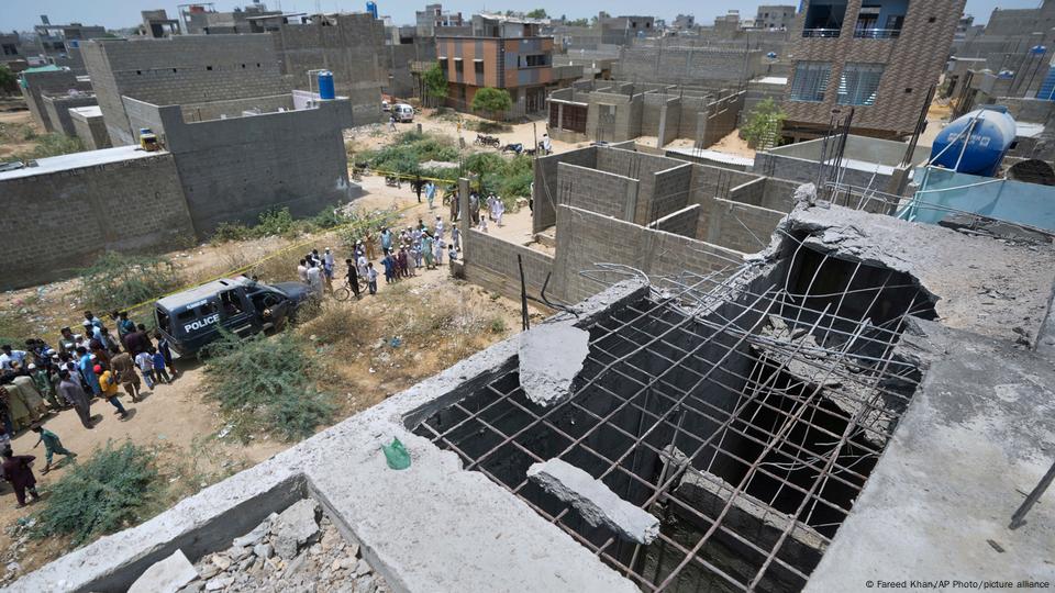 پاکستان کے سرکاری ٹی وی کے مطابق آٹھ مئی کو پاکستان نے 29 بھارتی ڈرونز مار گرائے، جب کہ رات بھر کے دوران مزید 48 ڈرونز کو تباہ کیا گیا پاکستان کے سرکاری ٹی وی کے مطابق آٹھ مئی کو پاکستان نے 29 بھارتی ڈرونز مار گرائے، جب کہ رات بھر کے دوران مزید 48 ڈرونز کو تباہ کیا گیا