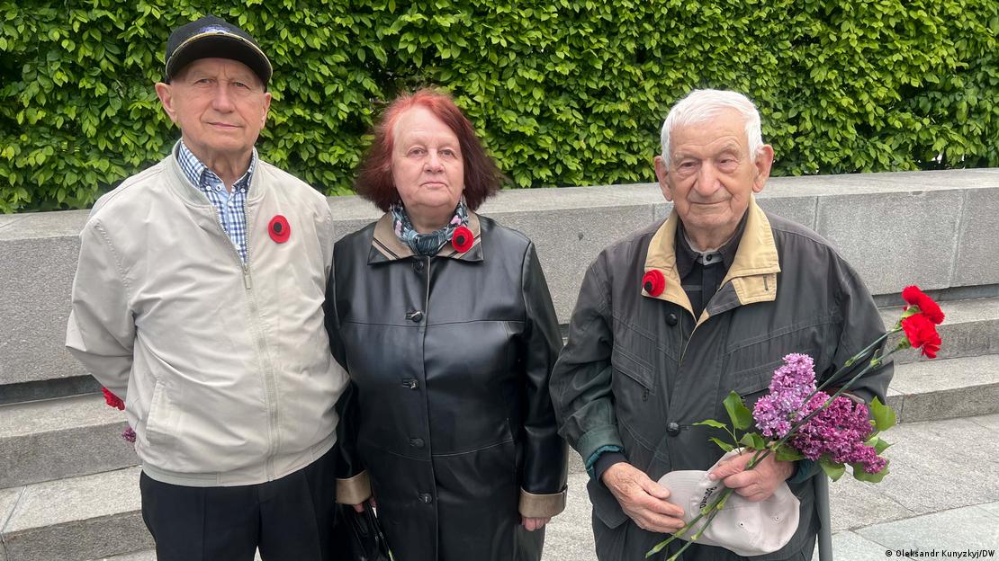 Ветеран Віктор Будник (перший праворуч) Ветеран Віктор Будник (перший праворуч)