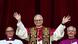 Vatikanstadt | Papst Leo XIV erscheint nach Wahl auf dem Balkon des Petersdoms