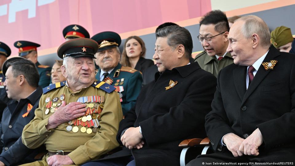 2025年5月9日莫斯科“胜利日”红场阅兵，多国元首受邀出席，中国国家主席习近平坐在普京身边。