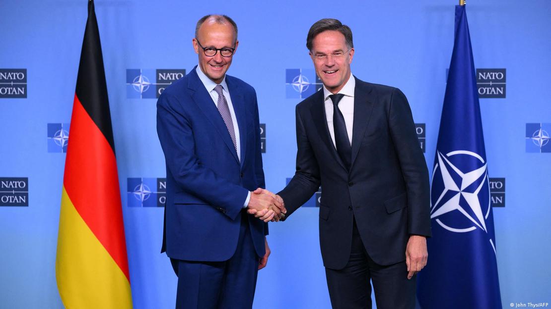 Brüksel'de ortak basın toplantısı düzenleyen Almanya'nın yeni Başbakan Friedrich Merz ile NATO Genel Sekreteri Mark Rutte el sıkışıyor Brüksel'de ortak basın toplantısı düzenleyen Almanya'nın yeni Başbakan Friedrich Merz ile NATO Genel Sekreteri Mark Rutte el sıkışıyor