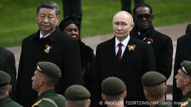 Russian President Vladimir Putin and Chinese President Xi Jinping attend a ceremony to lay flowers at the Tomb of the Unknown Soldier by the Kremlin wall in central Moscow on May 9, 2025 Russian President Vladimir Putin and Chinese President Xi Jinping attend a ceremony to lay flowers at the Tomb of the Unknown Soldier by the Kremlin wall in central Moscow on May 9, 2025