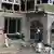 Un hombre observa su vivienda dañada por un ataque de artillería de Pakistán en la zona de Uri, India, el 09.05.2025