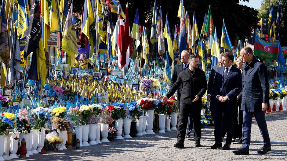 Ukraine: Merz, Macron, Starmer and Tusk in Kyiv – DW – 05/10/2025
