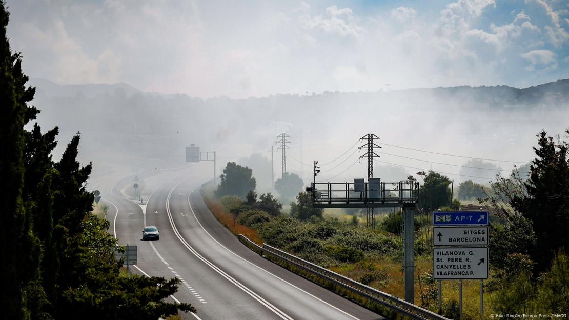  A fire in a chemical company in  has caused a toxic cloud  