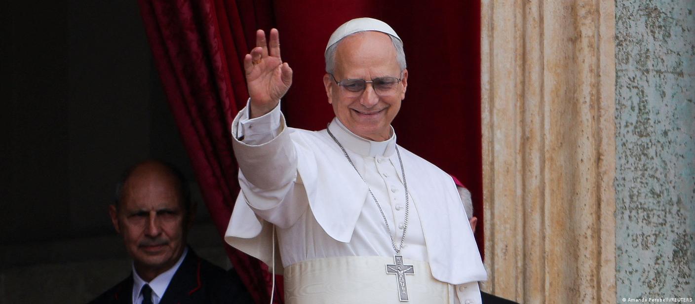 Pope Leo XIV calls for peace in first Sunday address – DW – 05/11/2025