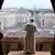 Vatikan | Papst Leo XIV. beim Mittagsgebet auf der zentralen Loggia des Petersdoms