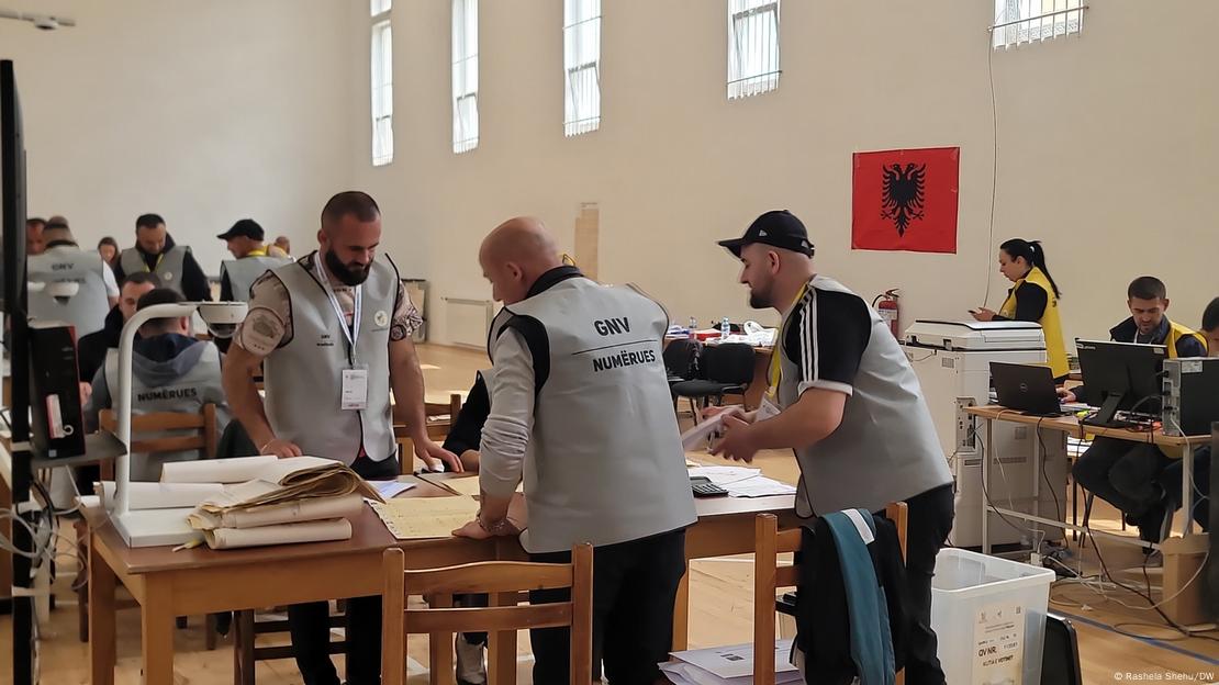 Qendër votimi në Tiranë Qendër votimi në Tiranë