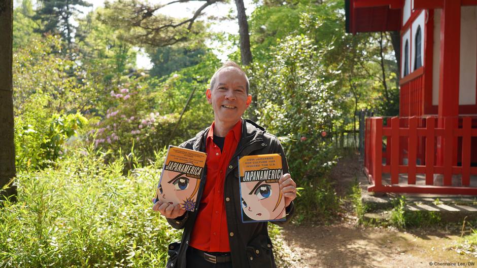 Japansko-američki pisac Roland Kelts autor je knjiga „Japanamerika: Kako je japanska pop kultura osvojila SAD“ i „Umetnost filma Blejd Raner: Crni lotos“