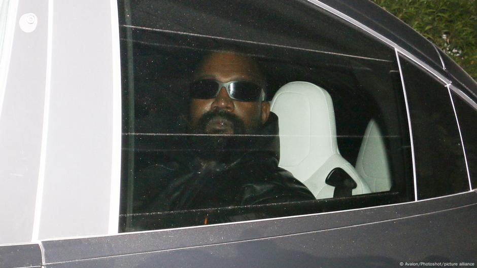 Australia cancela visa a Kanye West por canción sobre Hitler – DW – 02/07/2025
