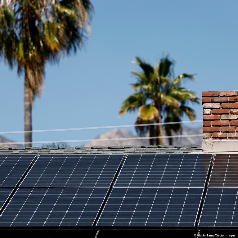 dw.com - Martin Kuebler - US states begin plugging into balcony solar