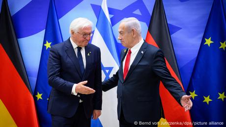 Bundespräsident Frank-Walter Steinmeier hat den israelischen Ministerpräsidenten Benjamin Netanjahu während seiner Israel-Reise zu Friedensbemühungen im Gaza-Krieg aufgefordert.