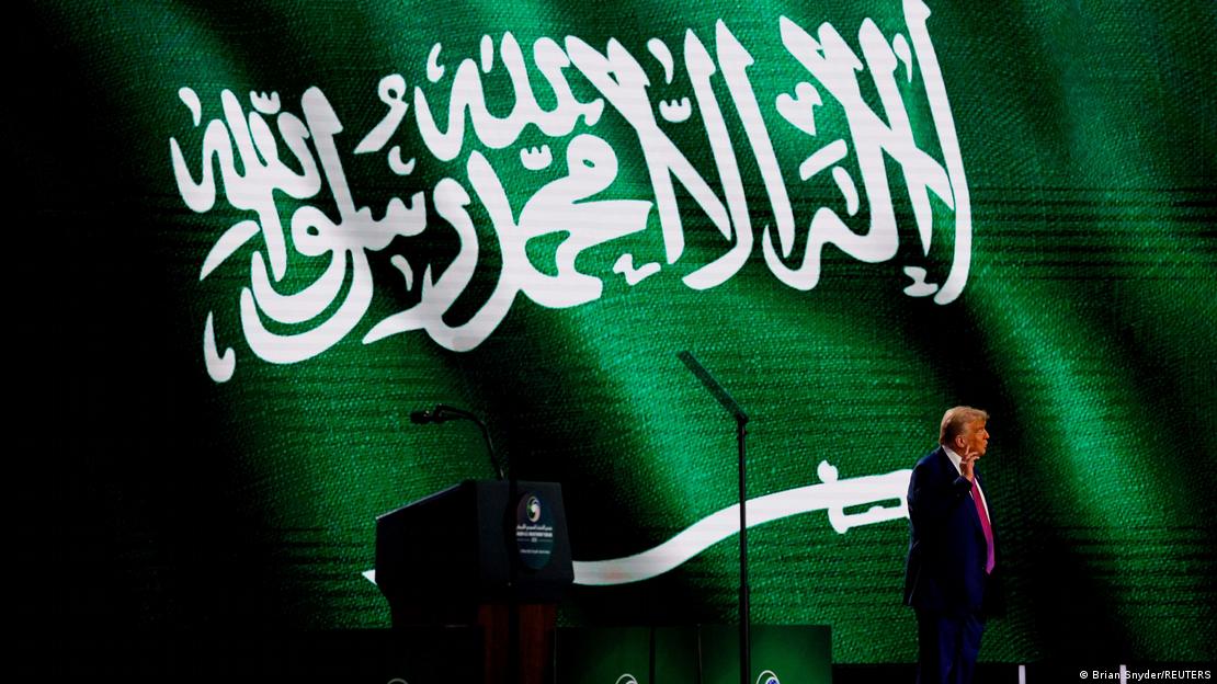 Donald Trump, ABD-Suudi Arabistan Yatırım Forumu'nda konuşma yaparken. Donald Trump, ABD-Suudi Arabistan Yatırım Forumu'nda konuşma yaparken.