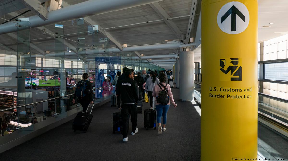 US updates: Trump announces full travel ban for 12 countries