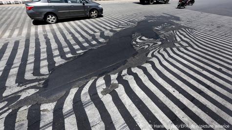 Asfalto derretido en una calle de Nueva Delhi por la ola de calor, en 2015. Asfalto derretido en una calle de Nueva Delhi por la ola de calor, en 2015.