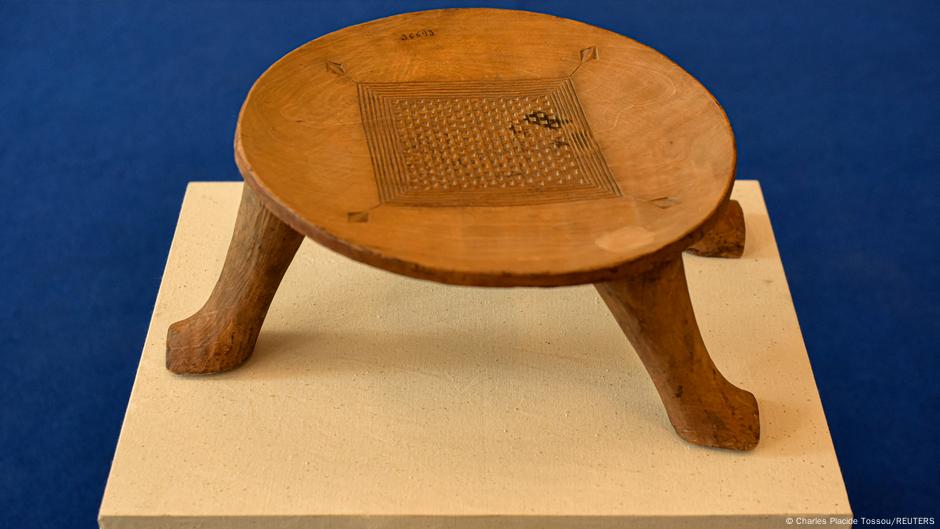 Un petit tabouret à la grande histoire