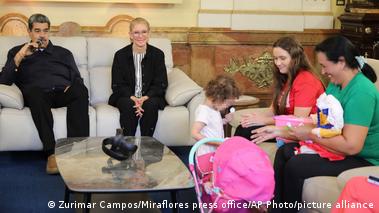 US: Toddler reunited with deported mother in Venezuela