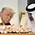 دونالد ترامب وأمير قطر الشيخ تميم بن حمد آل ثاني في الدوحة (14-05-2025)