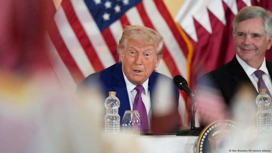 Trump culmina en EAU su millonaria gira por países del Golfo – DW – 16/05/2025