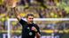 Schiedsrichter Felix Brych hebt bei einem Bundesligaspiel in Dortmund den Arm Schiedsrichter Felix Brych hebt bei einem Bundesligaspiel in Dortmund den Arm