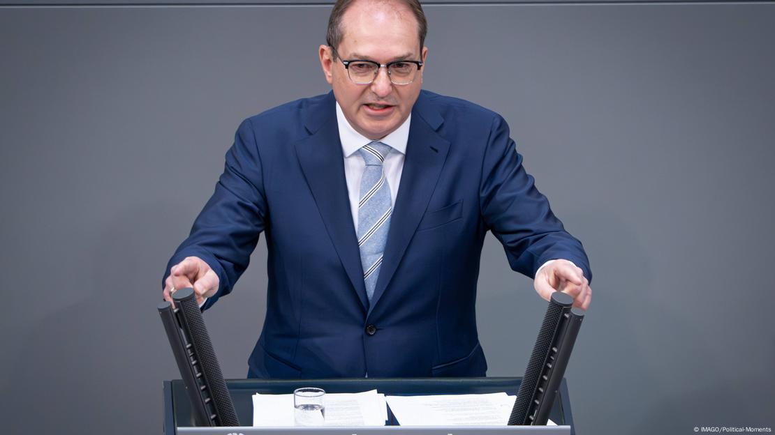 Ο υπουργός Εσωτερικών Αλεξάντερ Ντόμπριντ