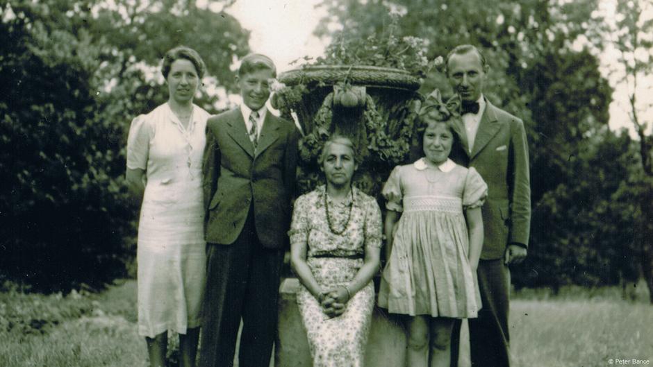 Princeza Ketrin i porodica Hornštajn u njenoj bašti u Engleskoj