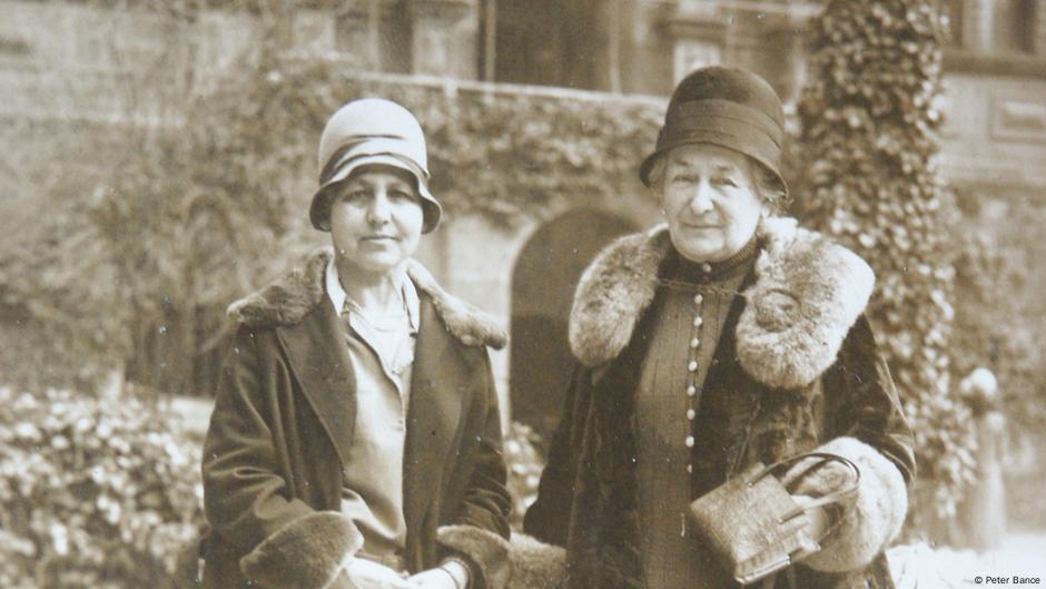 Ketrin i Lina u poodmaklim godinama, verovatno 1930-ih u Nemačkoj. Lina je umrla sa 79 godina 1937.
