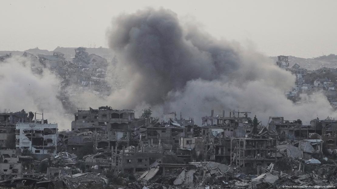 Columnas de humo al norte de la Franja de Gaza durante la ofensiva israelí contra el enclave palestino. Columnas de humo al norte de la Franja de Gaza durante la ofensiva israelí contra el enclave palestino.