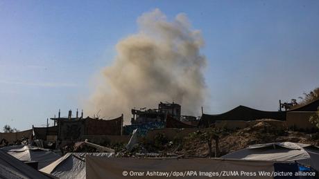 israelische Luftangriffe auf palästinensische Häuser im nördlichen Gazastreifen
