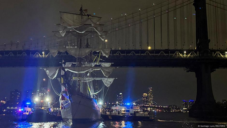 Buque mexicano choca con puente de Brooklyn, 22 heridos – DW – 18/05/2025