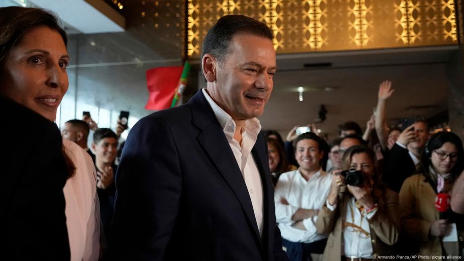 Portugal election: Ruling AD wins, stays short of majority – DW – 05/18/2025