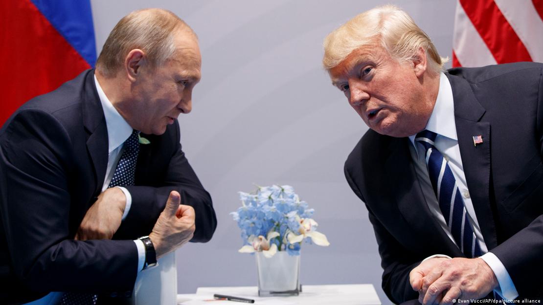 Vladimir Putin, presidente de Rusia (izqda.), y Donald Trump, su homólogo de Estados Unidos, en Hamburgo durante una cumbre del G20. (2017).