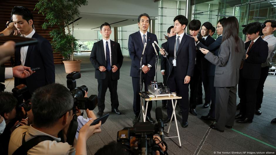 Japan minister bows out over rice gaffe – DW – 05/21/2025
