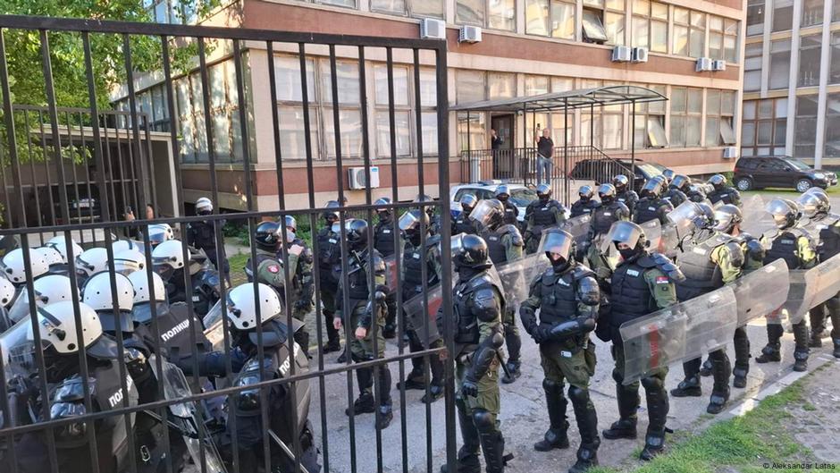 Policija obezbeđuje sud u Novom Sadu