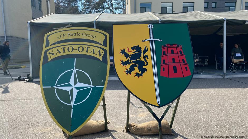 Desno je novi grb brigade
