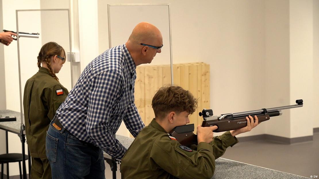 Polonya'daki liselerde ateşli silahlarla atış eğitimi, uzun süredir müfredatın bir parçası Polonya'daki liselerde ateşli silahlarla atış eğitimi, uzun süredir müfredatın bir parçası