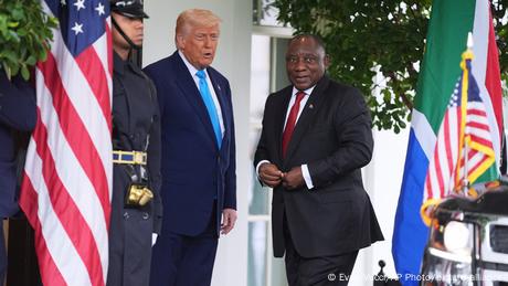 Beim Besuch des südafrikanischen Präsidenten Cyril Ramaphosa im Oval Office in Washington ist es zu einem Eklat mit US-Präsident Donald Trump gekommen