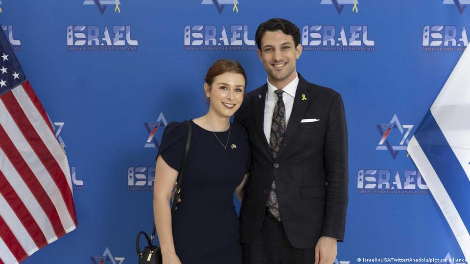  یارون لیشینسکی (راست در تصویر)