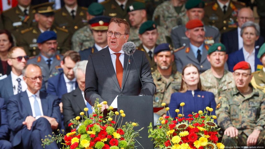 El ministro alemán de Defensa, Boris Pistorius, habla durante el pase de lista de la nueva 45 Brigada Blindada (22.05.2025) El ministro alemán de Defensa, Boris Pistorius, habla durante el pase de lista de la nueva 45 Brigada Blindada (22.05.2025)