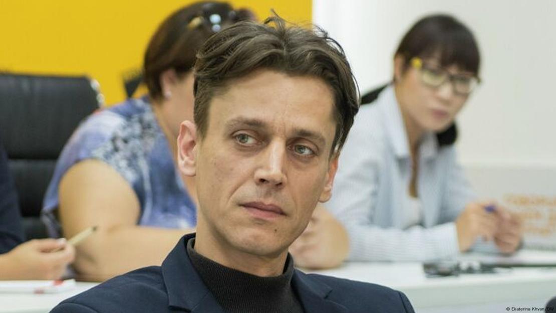 Руководитель редакции "Апрель ТВ" Дмитрий Ложников Руководитель редакции "Апрель ТВ" Дмитрий Ложников