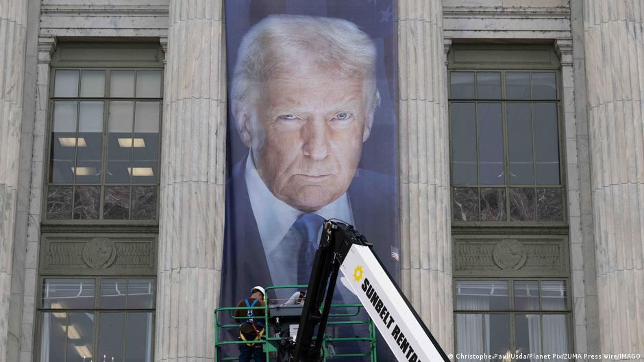 Trump amenaza a la UE con aranceles de 50 % desde junio – DW – 23/05/2025