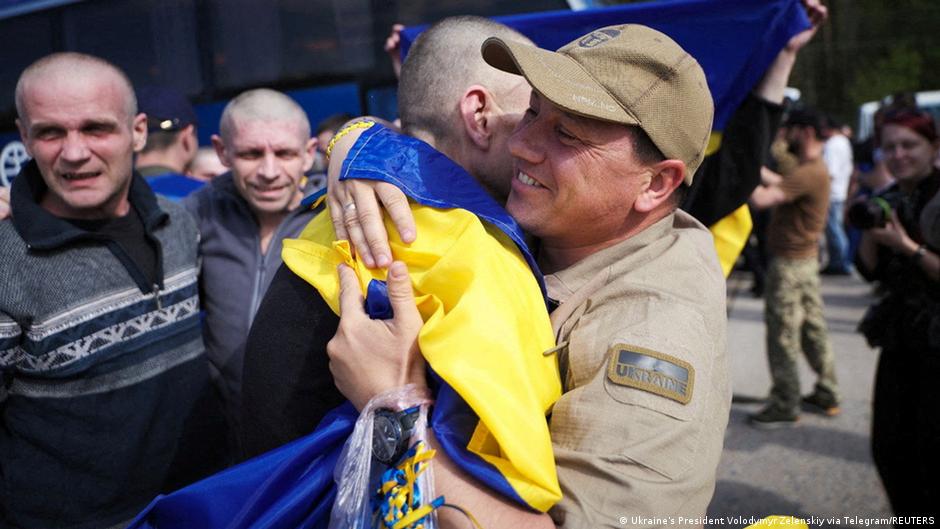 Ucrania y Rusia comienzan su mayor canje de prisioneros – DW – 23/05/2025